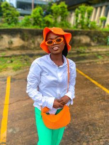 HOW TO WEAR ORANGE AND GREEN OUTFITS