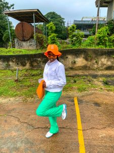 HOW TO WEAR ORANGE AND GREEN OUTFITS