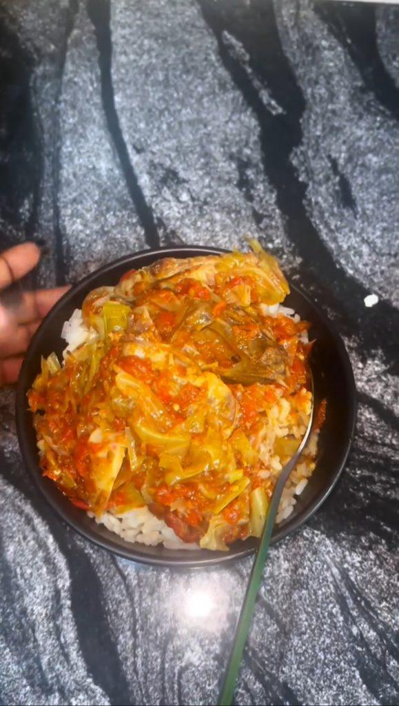 Crunchy easy and filling cabbage sauce with rice